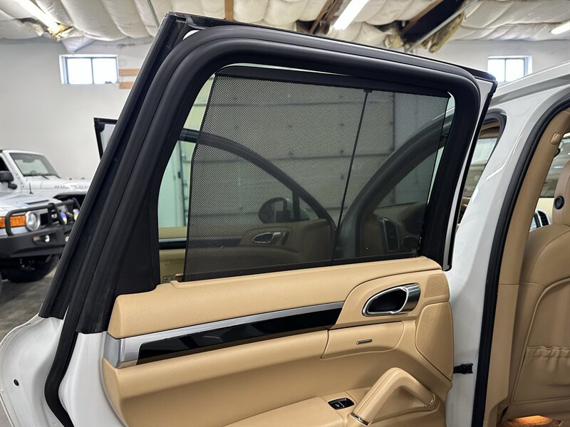 Used 2013 Porsche Cayenne Diesel AWD/4WD image 37