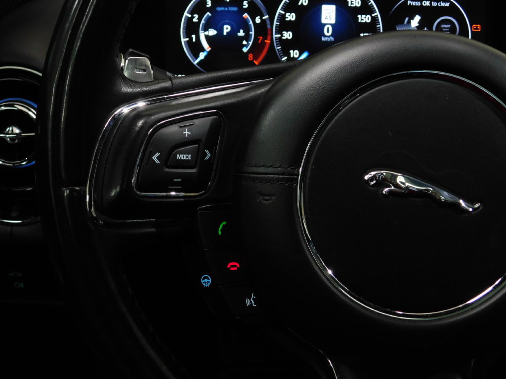 Used 2018 Jaguar XJ RWD image 43