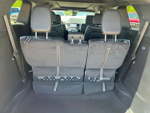 New 2027 Chrysler Pacifica Limited FWD image 16