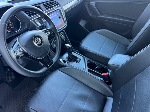 Used 2020 Volkswagen Tiguan SE w/ Panoramic Sunroof Package FWD image 11