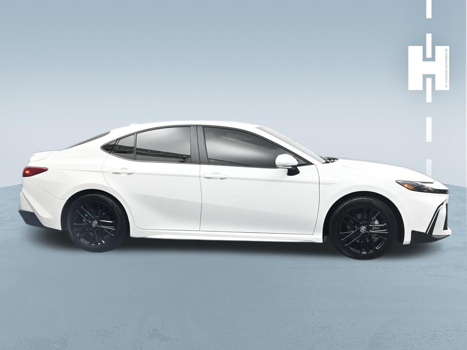 Used 2026 Toyota Camry SE FWD image 3