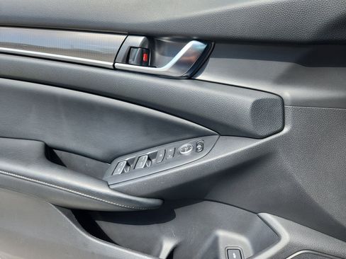 Used 2018 Honda Accord Sport image 9