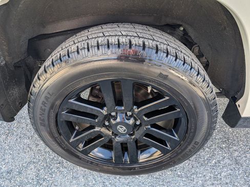 Used 2019 Toyota 4Runner Limited AWD/4WD image 6