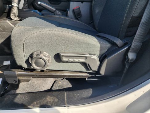 Used 2025 Jeep Wrangler Sport image 21