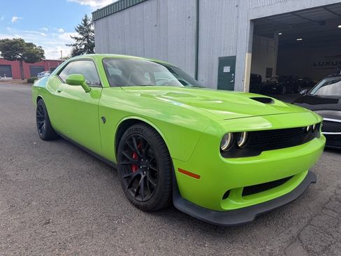 Used 2015 Dodge Challenger SRT Hellcat RWD image 6