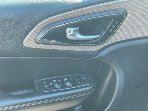 Used 2015 Chrysler 200 C w/ Navigation & Sound Group I image 10