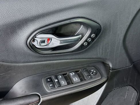 Used 2022 Jeep Cherokee Trailhawk w/ Premium Leather Package image 17