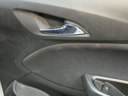 Used 2018 Chevrolet Cruze LT image 12