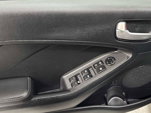 Used 2017 Kia Forte LX image 16