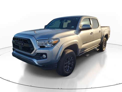 Used 2023 Toyota Tacoma SR5 AWD/4WD image 3