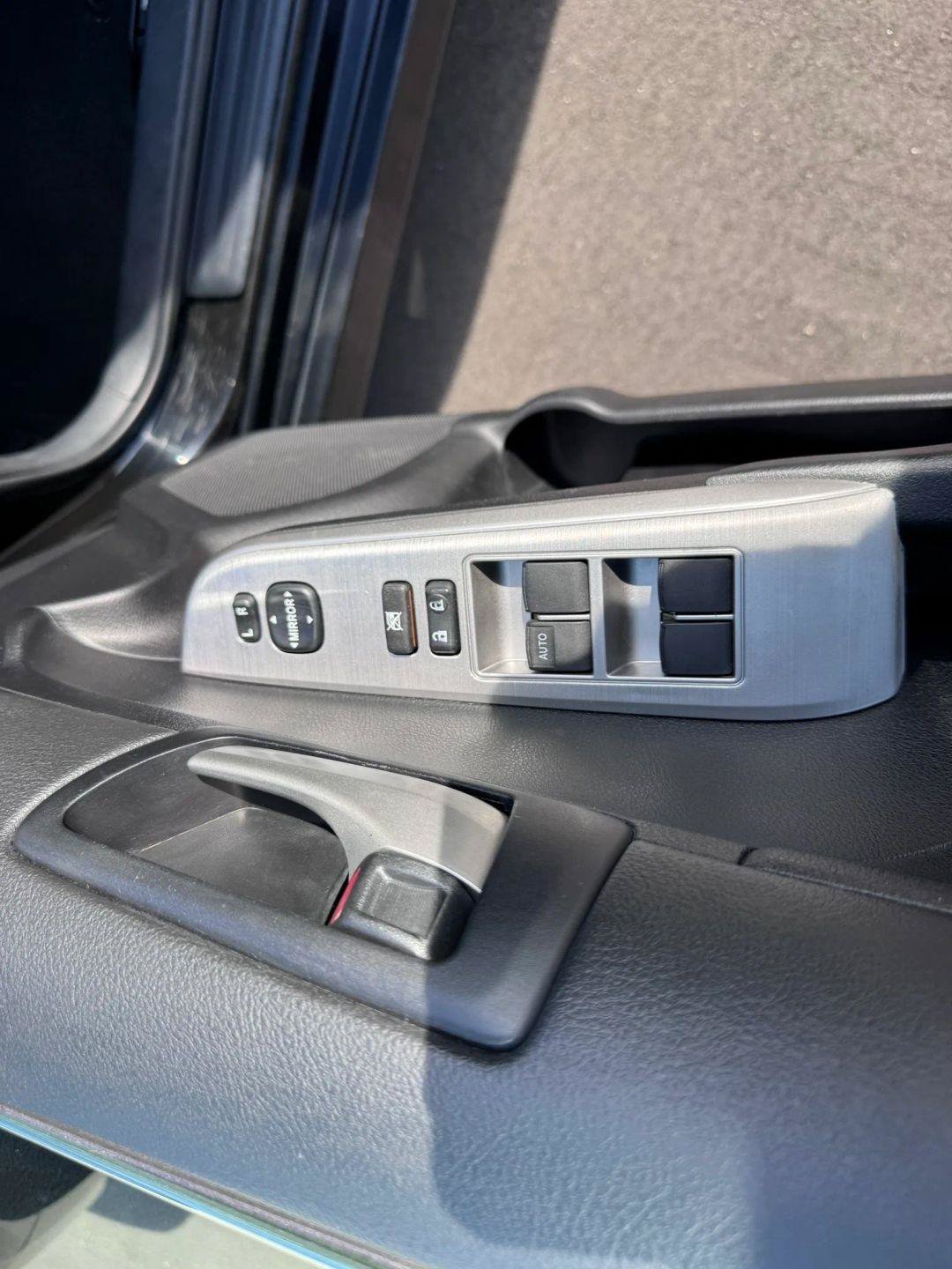 Used 2012 Toyota Camry SE FWD image 48