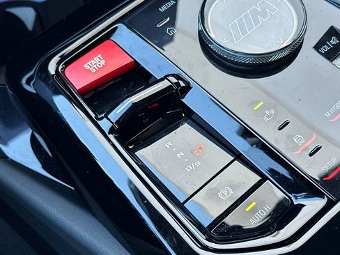 Used 2025 BMW M5 w/ Carbon Package image 24