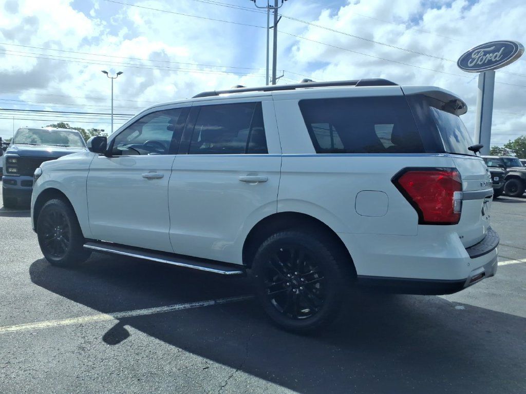 Used 2023 Ford Expedition XLT AWD/4WD image 4