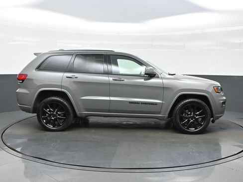 Used 2020 Jeep Grand Cherokee Altitude AWD/4WD image 10