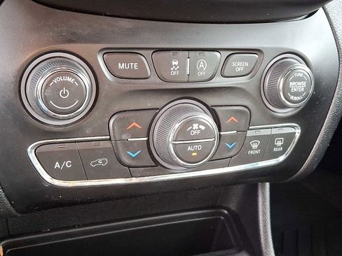 Used 2020 Jeep Cherokee High Altitude image 16