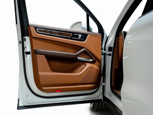 Used 2021 Porsche Cayenne Turbo image 53