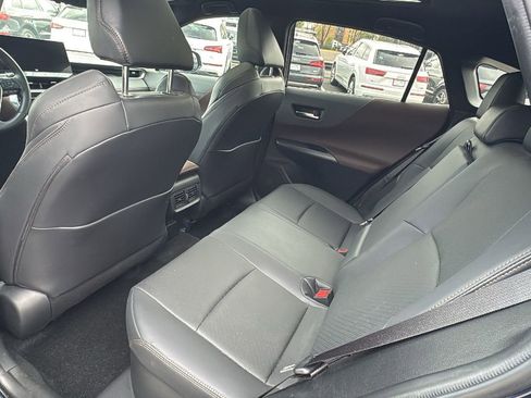 Used 2023 Toyota Venza Limited image 14