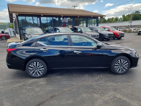 New 2025 Nissan Altima 2.5 SV w/ SV Premium Package image 9