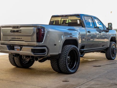 Used 2026 GMC Sierra 3500 Denali Ultimate image 10
