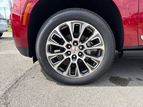 New 2026 GMC Yukon XL Denali w/ Denali Reserve Package AWD/4WD image 10