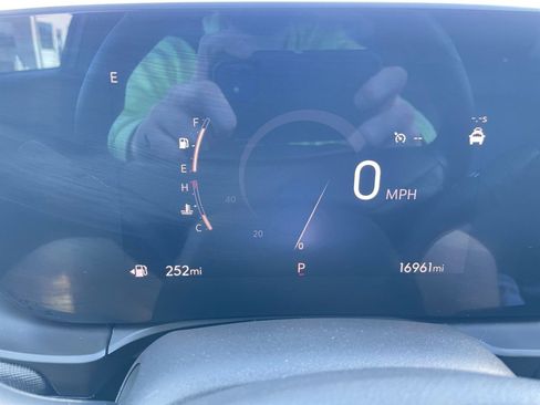 Used 2025 Buick Envista Sport Touring image 40