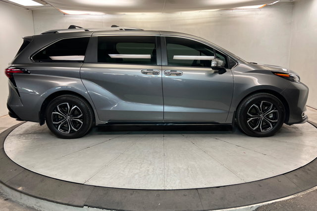 Used 2026 Toyota Sienna Platinum AWD/4WD image 6