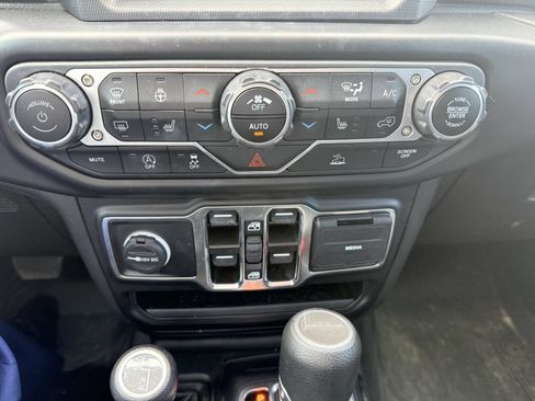 Used 2022 Jeep Gladiator Sport AWD/4WD image 11
