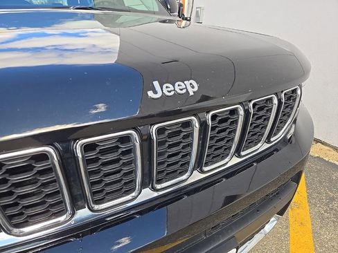 Certified 2023 Jeep Grand Cherokee L Limited image 4