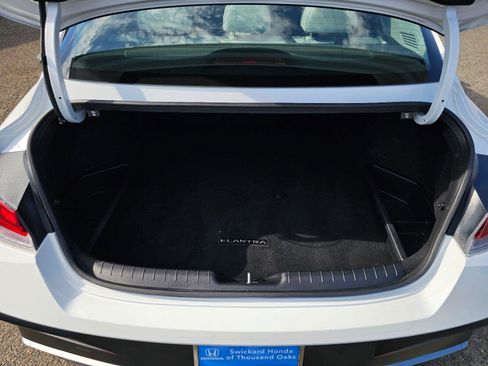 Used 2025 Hyundai Elantra Limited FWD image 14