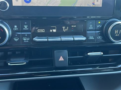 Used 2023 Toyota Highlander XLE image 25