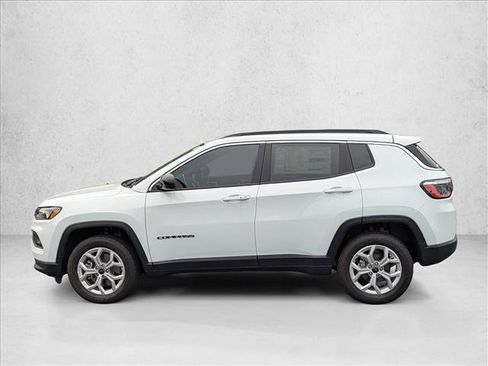 New 2026 Jeep Compass Latitude image 8