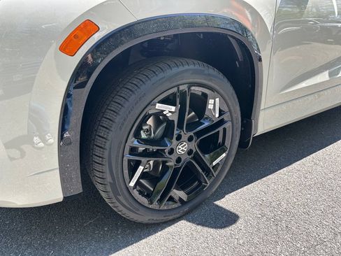 New 2026 Volkswagen Tiguan SE R-Line AWD/4WD image 2
