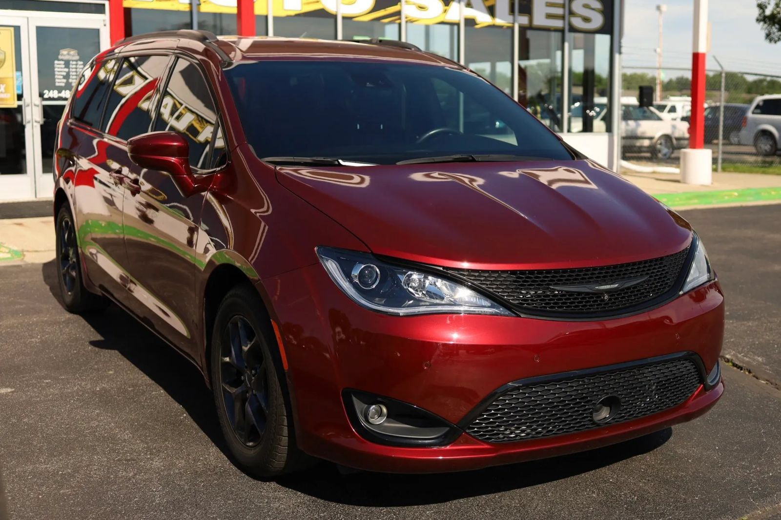 Used 2019 Chrysler Pacifica Touring-L w/ Advanced Safetytec Group FWD image 3