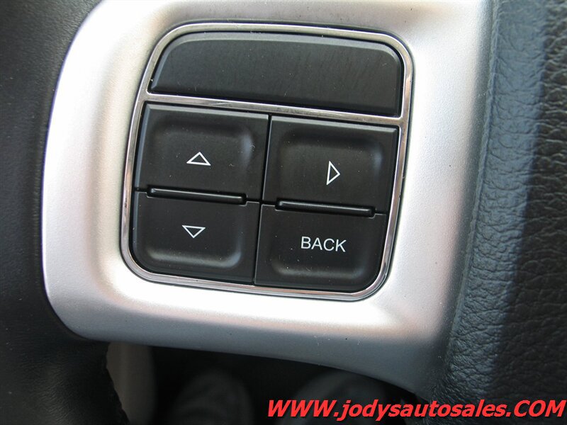 Used 2016 Dodge Grand Caravan SXT w/ Rear Park Assist Package FWD image 11