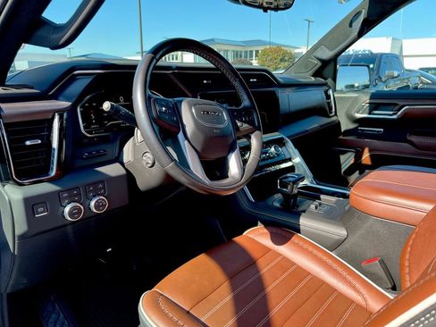 Used 2023 GMC Sierra 1500 Denali Ultimate AWD/4WD image 10