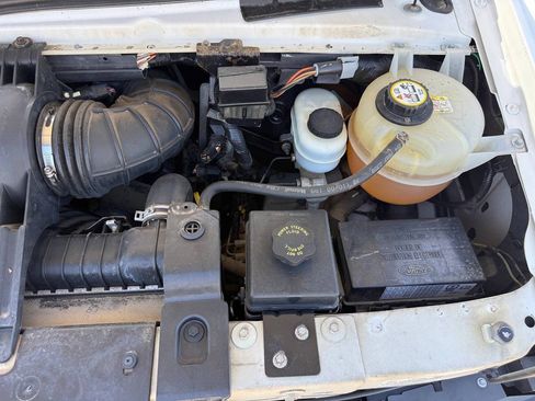 Used 2005 Ford E-350 and Econoline 350 Super Duty RWD image 12