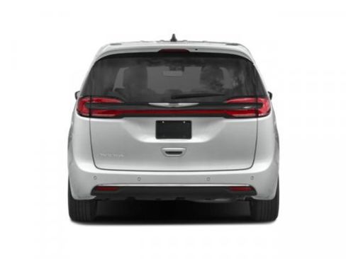 Used 2023 Chrysler Pacifica Touring-L image 9