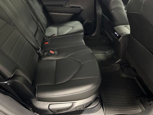 Used 2020 Toyota Highlander XLE AWD/4WD image 54
