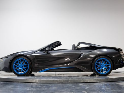 Used 2019 BMW i8 Roadster image 28