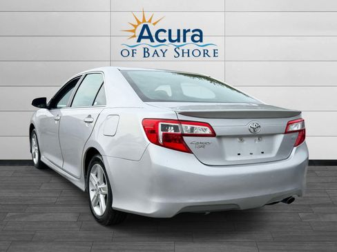 Used 2014 Toyota Camry SE FWD image 5