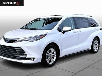 Used 2024 Toyota Sienna Platinum video 1