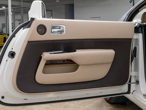 Used 2016 Rolls-Royce Wraith RWD image 30
