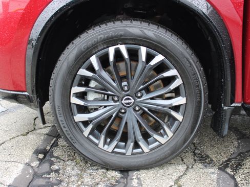 Certified 2025 Nissan Rogue Platinum w/ Tech Package image 35