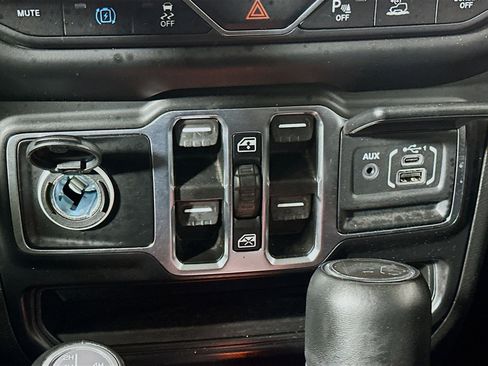 Used 2023 Jeep Wrangler Unlimited Sahara image 26