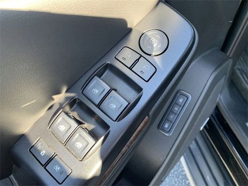 Used 2018 Chevrolet Tahoe LT image 21