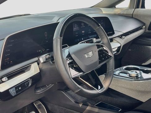 Used 2025 Cadillac Optiq Luxury 1 AWD/4WD image 9