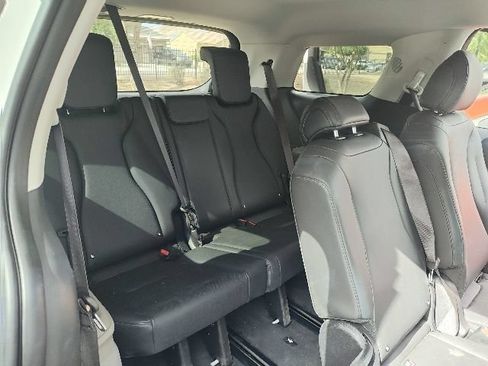 Used 2026 Kia Carnival FWD image 7
