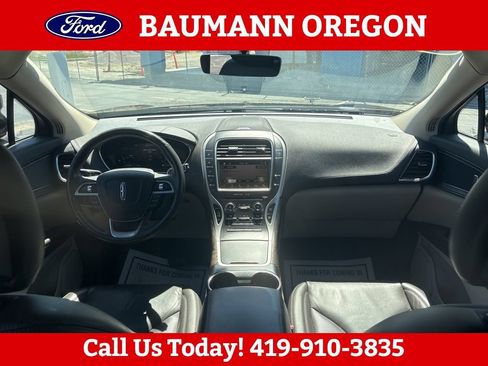 Used 2019 Lincoln Nautilus Select AWD/4WD image 16