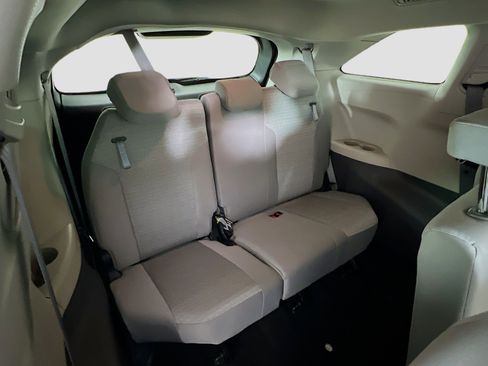 Used 2021 Toyota Sienna LE image 28