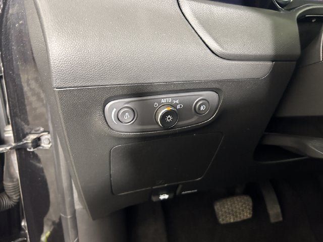 Used 2023 Buick Encore GX Essence w/ Experience Buick Package FWD image 18